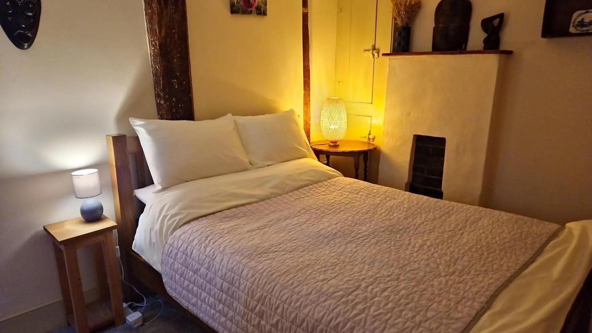 Central Gloucester Self-Catering Flat - A Hidden Gem
