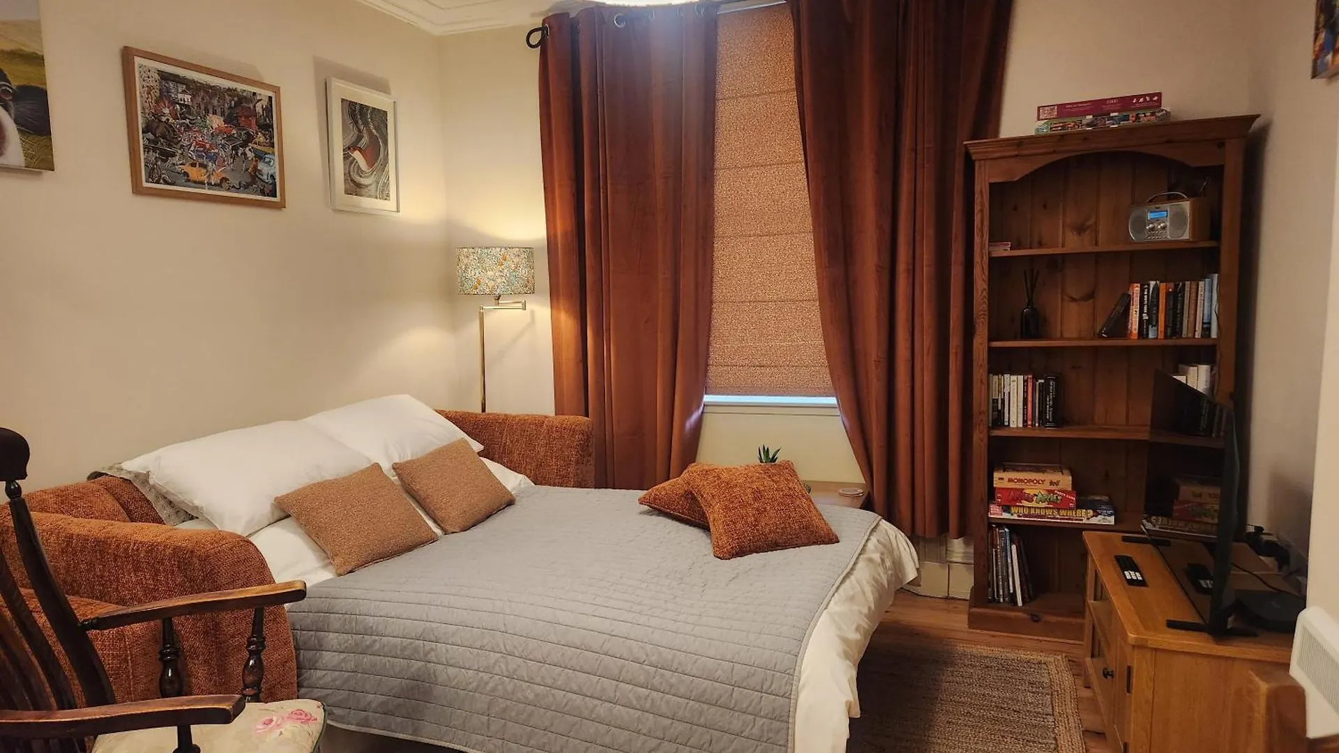 Central Gloucester Self-Catering Flat - A Hidden Gem Apartment
