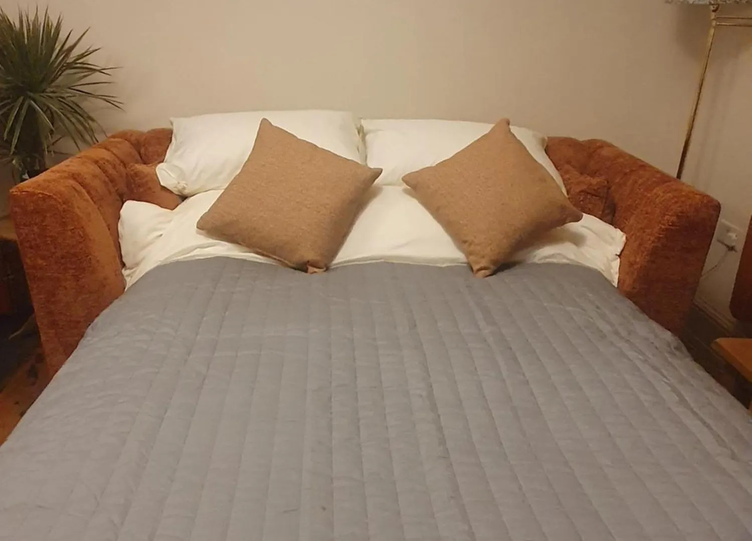 Central Gloucester Self-Catering Flat - A Hidden Gem