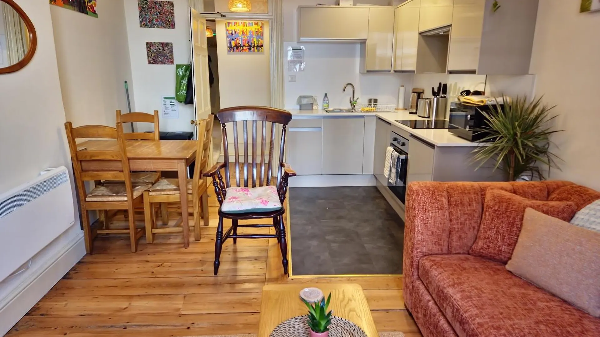 Central Gloucester Self-Catering Flat - A Hidden Gem 0*,  Wielka Brytania